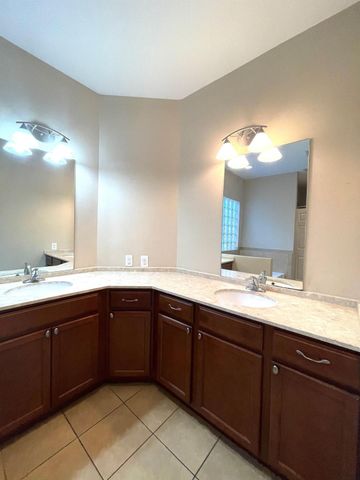 12623 Ashford Shore Dr Drive, Houston, TX 77072