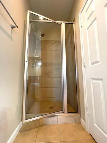 12623 Ashford Shore Dr Drive, Houston, TX 77072