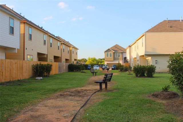 12623 Ashford Shore Dr Drive, Houston, TX 77072