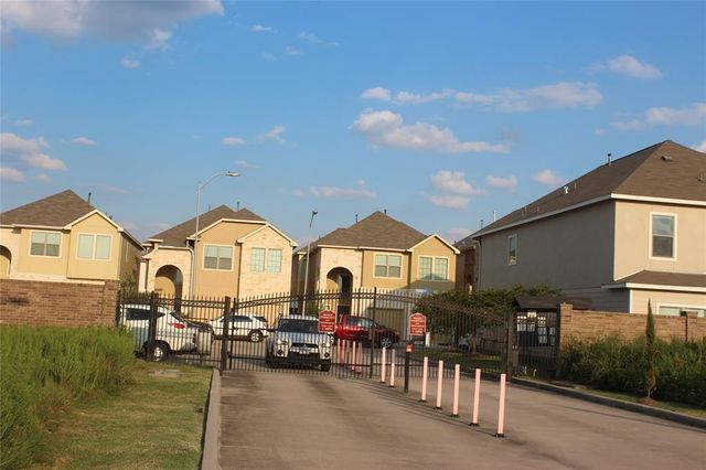 12623 Ashford Shore Dr Drive, Houston, TX 77072