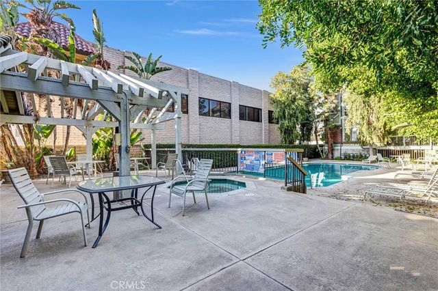 18324 Clark Street 315, Tarzana, CA 91356