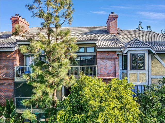 18324 Clark Street 315, Tarzana, CA 91356