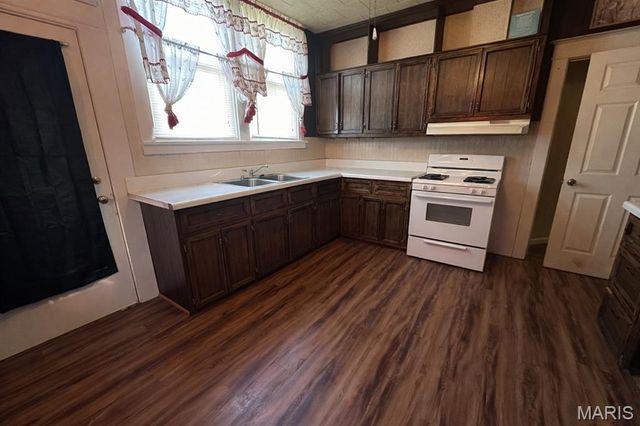 821 12th Street, Highland, IL 62249