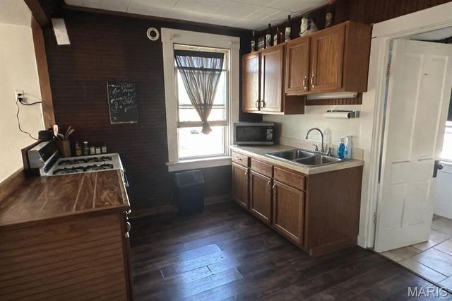 821 12th Street, Highland, IL 62249