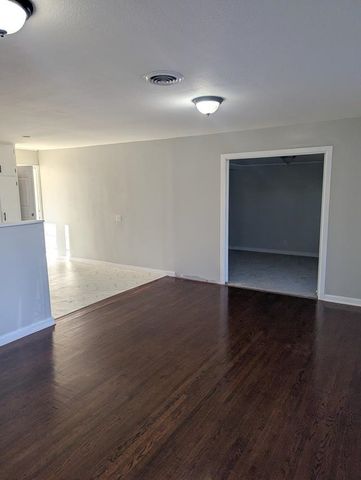 213 Van Arsdale Ave, Haysville, KS 67060