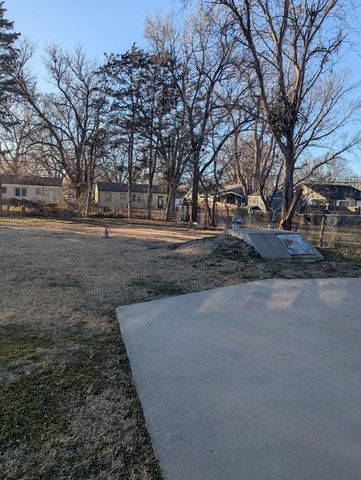 213 Van Arsdale Ave, Haysville, KS 67060