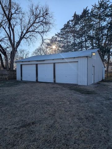 213 Van Arsdale Ave, Haysville, KS 67060