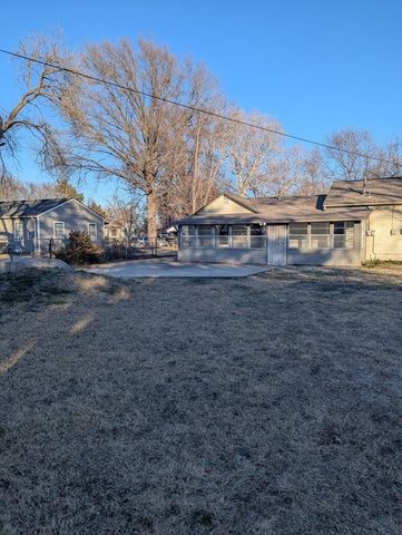 213 Van Arsdale Ave, Haysville, KS 67060