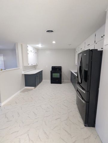 213 Van Arsdale Ave, Haysville, KS 67060