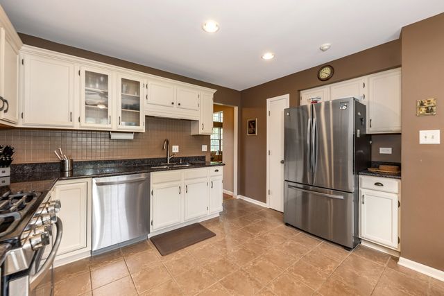 2845 Water Tower Lane, Darien, IL 60561