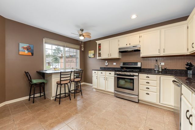 2845 Water Tower Lane, Darien, IL 60561
