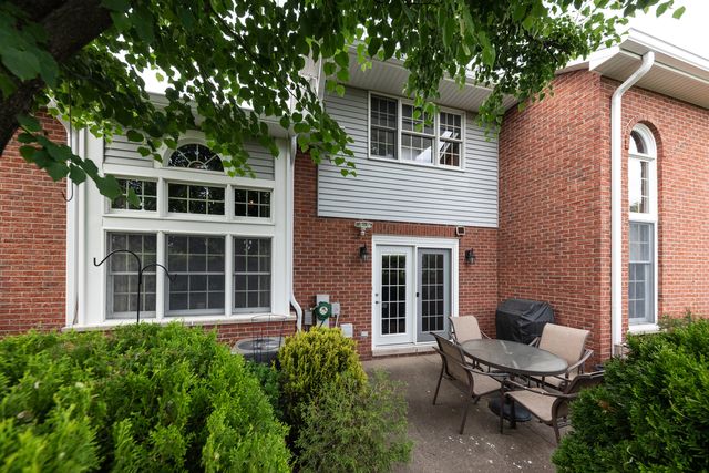 2845 Water Tower Lane, Darien, IL 60561