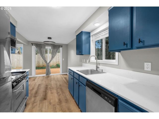 1587 Se OAK GROVE Blvd, Milwaukie, OR 97267