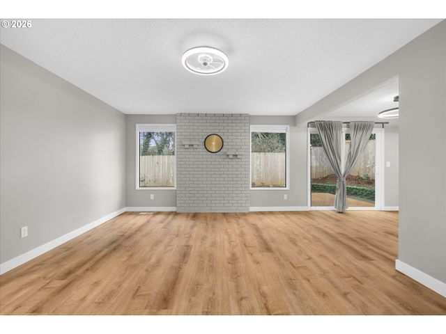 1587 Se OAK GROVE Blvd, Milwaukie, OR 97267