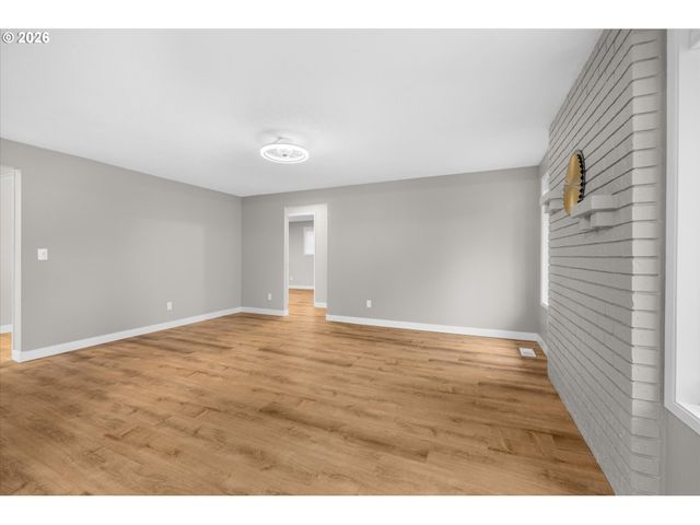 1587 Se OAK GROVE Blvd, Milwaukie, OR 97267