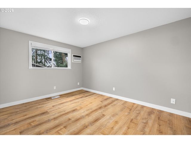 1587 Se OAK GROVE Blvd, Milwaukie, OR 97267