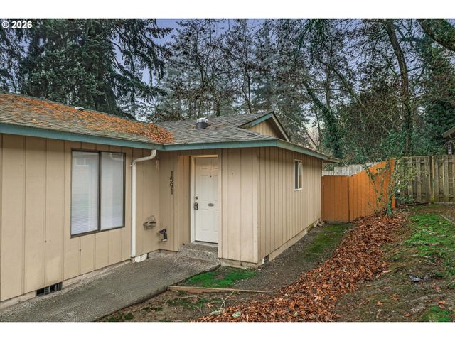 1587 Se OAK GROVE Blvd, Milwaukie, OR 97267