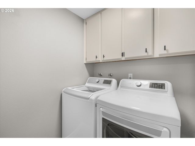 1587 Se OAK GROVE Blvd, Milwaukie, OR 97267