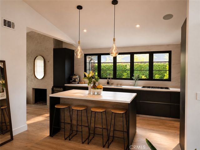 180 S Gardner, Los Angeles, CA 90036