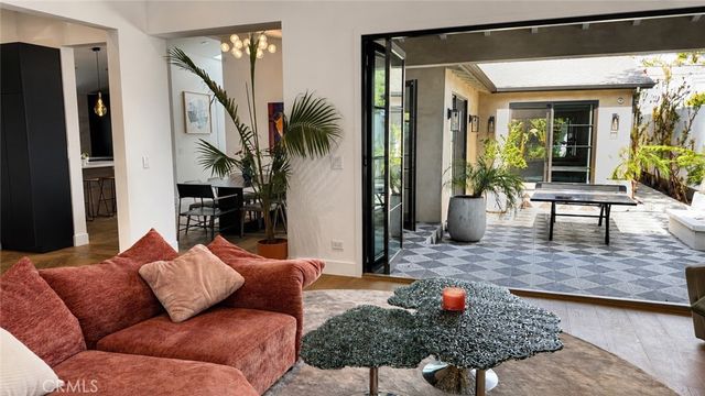 180 S Gardner, Los Angeles, CA 90036