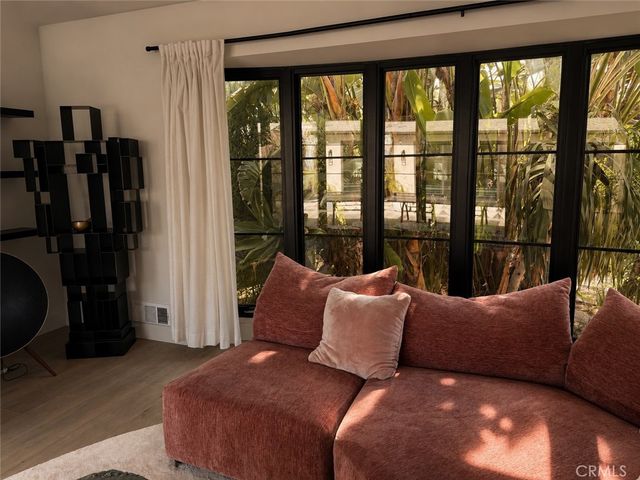 180 S Gardner, Los Angeles, CA 90036
