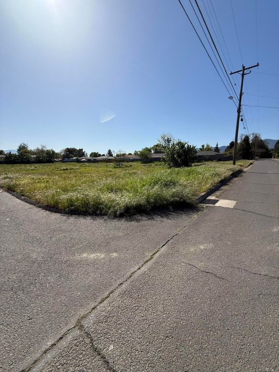 1479 Orchard Home Drive, Medford, OR 97501