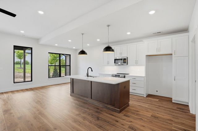 4811 CARLISLE CT, Columbia, MO 65201