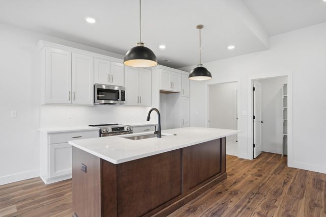 4811 CARLISLE CT, Columbia, MO 65201
