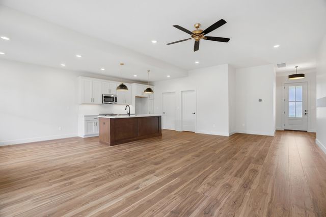 4811 CARLISLE CT, Columbia, MO 65201