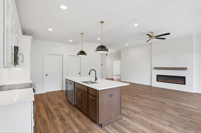 4811 CARLISLE CT, Columbia, MO 65201