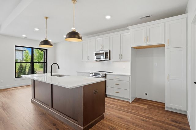 4811 CARLISLE CT, Columbia, MO 65201