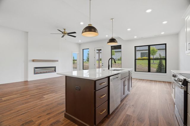 4811 CARLISLE CT, Columbia, MO 65201