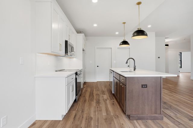 4811 CARLISLE CT, Columbia, MO 65201