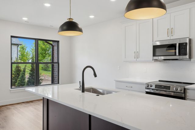 4811 CARLISLE CT, Columbia, MO 65201