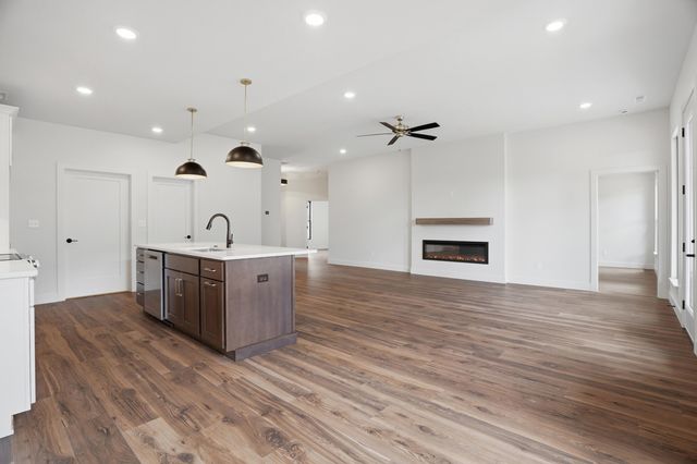 4811 CARLISLE CT, Columbia, MO 65201