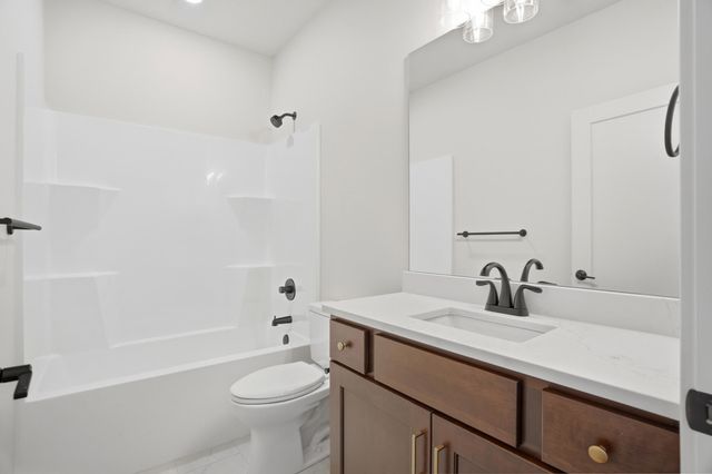 4811 CARLISLE CT, Columbia, MO 65201