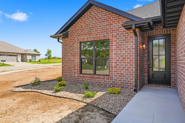 4811 CARLISLE CT, Columbia, MO 65201