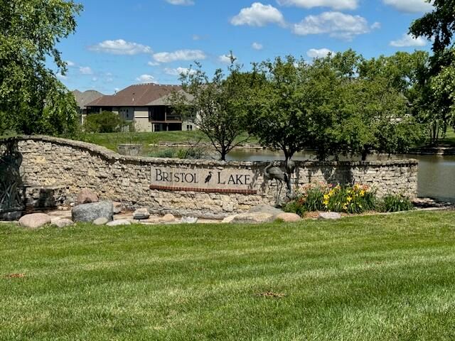 4811 CARLISLE CT, Columbia, MO 65201