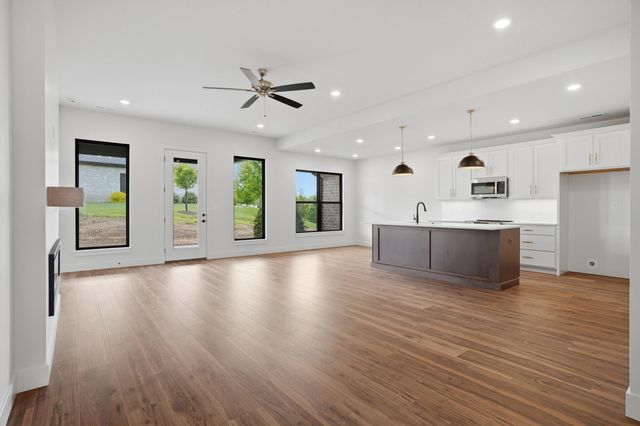 4811 CARLISLE CT, Columbia, MO 65201