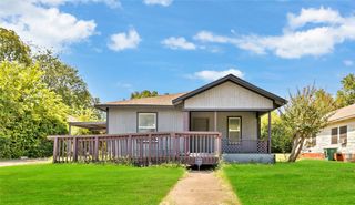 1038 E Maddox Avenue, Fort Worth, TX 76104
