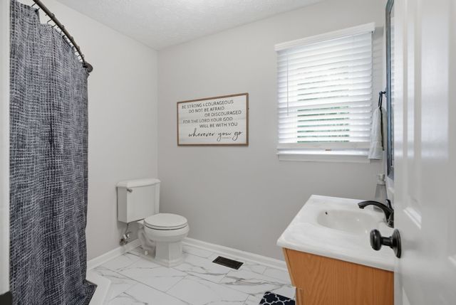 1829 Fox Chase Dr, Goodlettsville, TN 37072