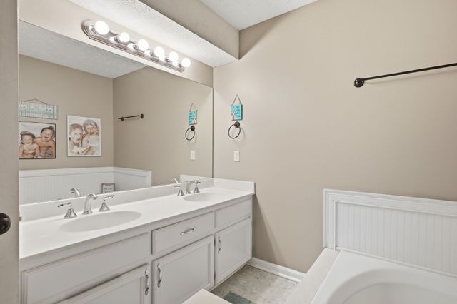1829 Fox Chase Dr, Goodlettsville, TN 37072