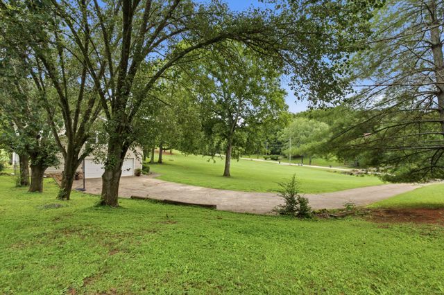 1829 Fox Chase Dr, Goodlettsville, TN 37072