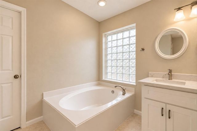 42 Thorn Berry Place, The Woodlands, TX 77381