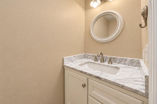 42 Thorn Berry Place, The Woodlands, TX 77381