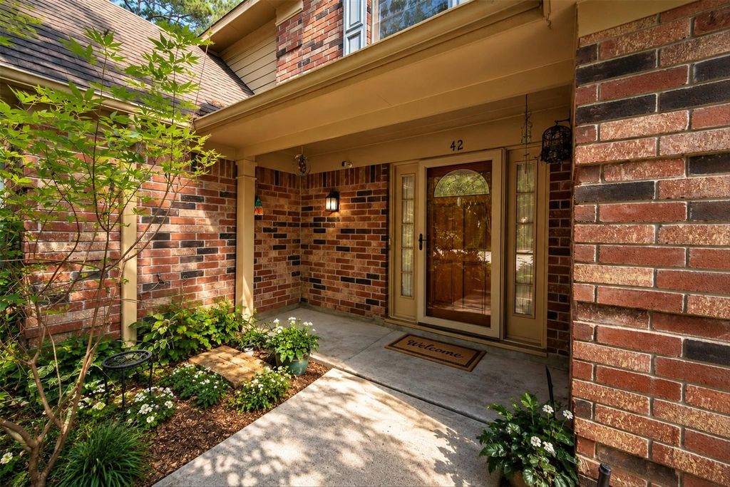 42 Thorn Berry Place, The Woodlands, TX 77381