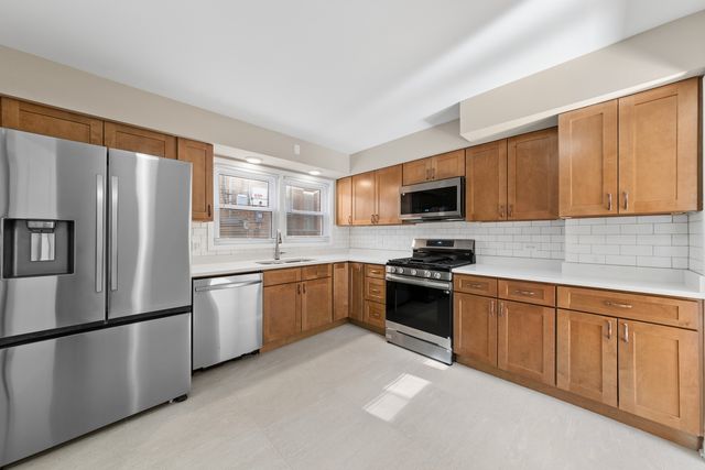 3518 W Main Street, Skokie, IL 60076