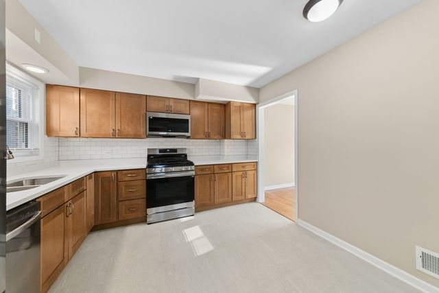 3518 W Main Street, Skokie, IL 60076