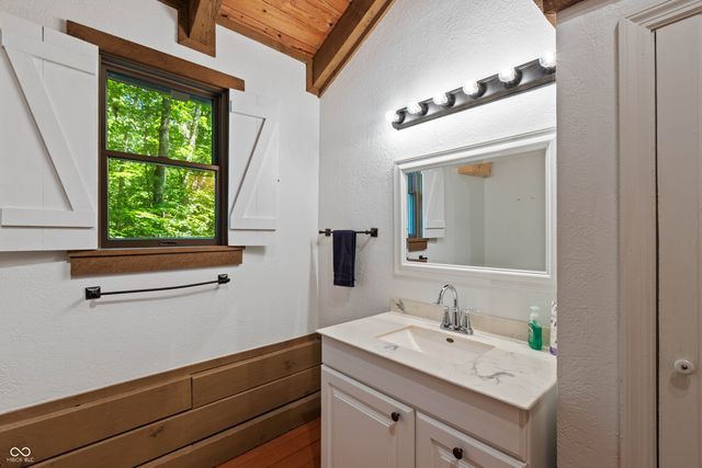 1575 Curly Shingles Road, Nashville, IN 47448