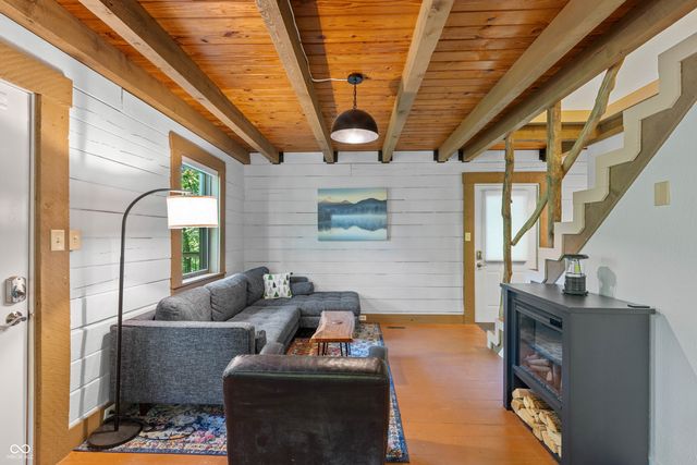 1575 Curly Shingles Road, Nashville, IN 47448